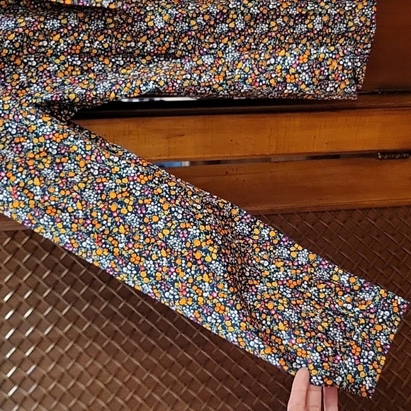 J.CREW | 98% Cotton Floral Button Up Long Sleeve Blouse with Tie Neckline - L - Picture 4 of 11